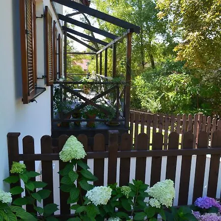 House With A Garden Holiday home *